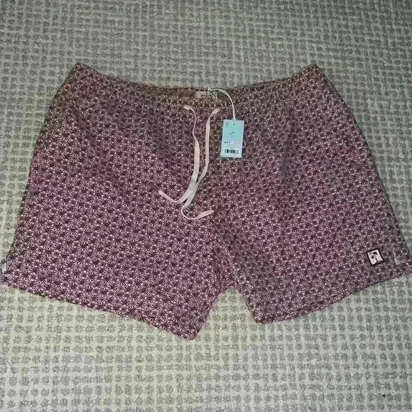 5" Swim Trunk in Faded Rose Geo Print - Picture 4 of 9